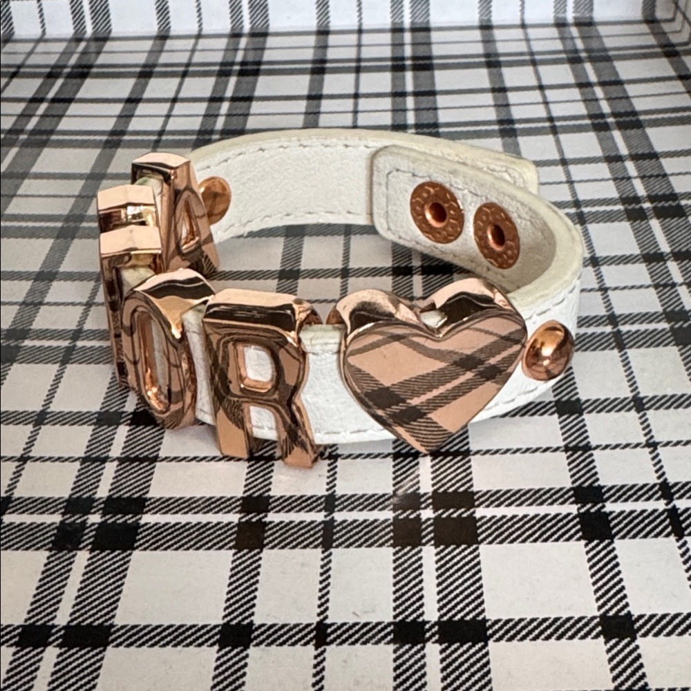 Gold and White 'AMOR' Bracelet - Picture 2 of 7